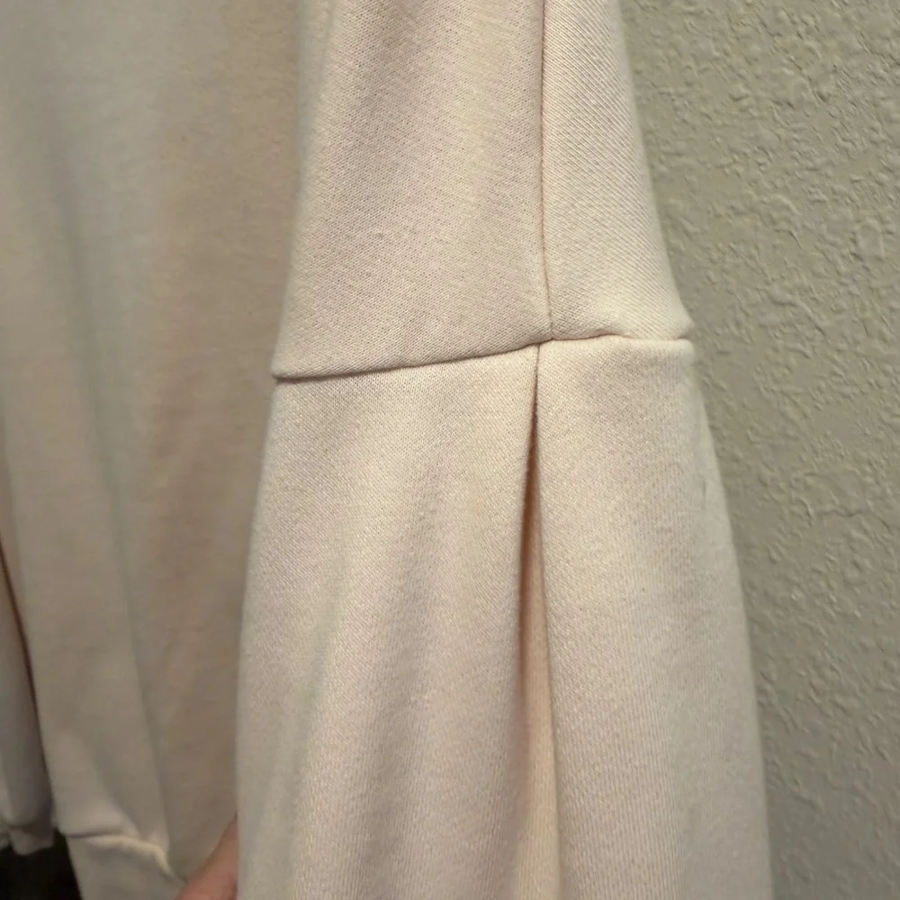 House of Halle Pink Sweatshirt, Size Med, NWOT